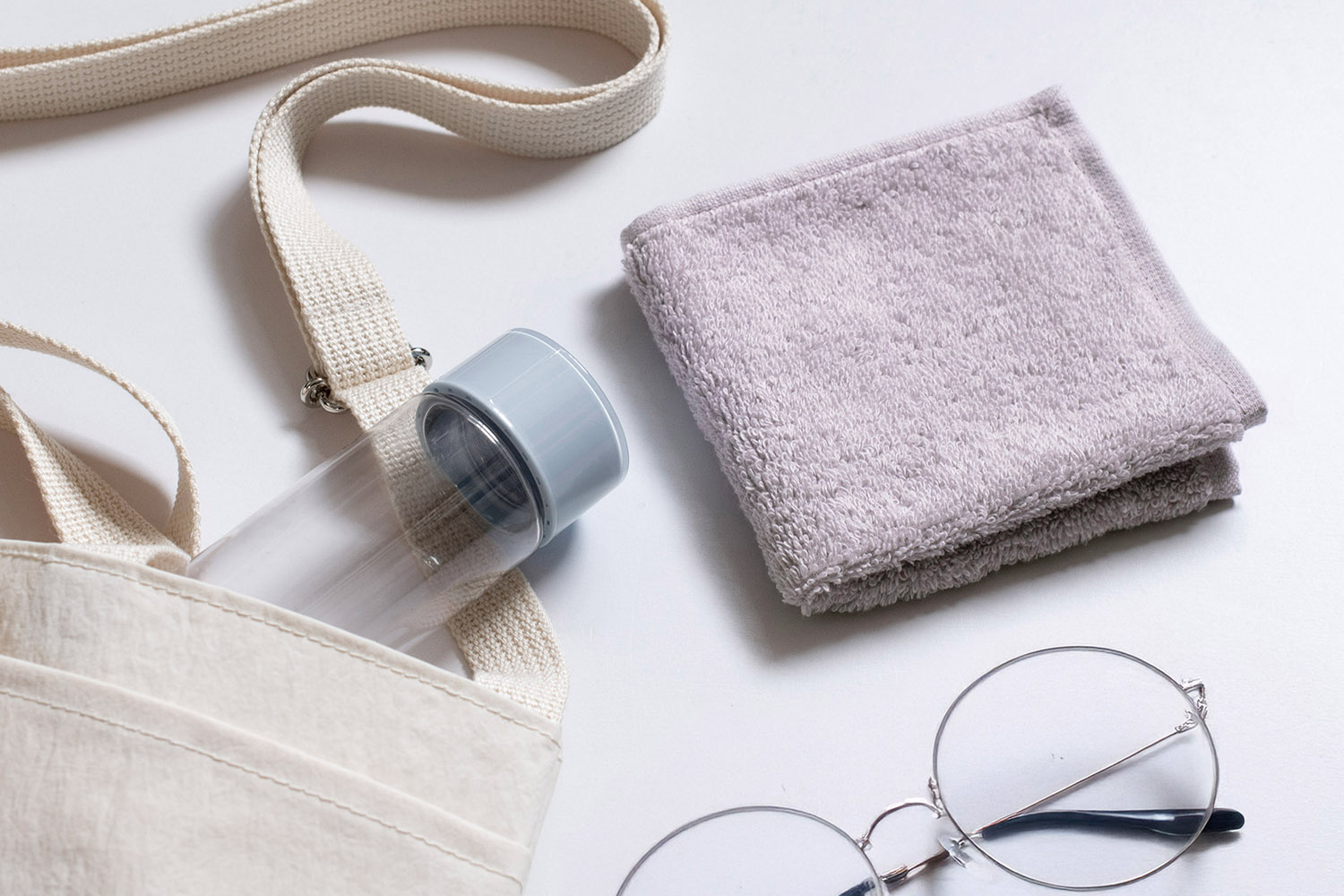 コンパクトで持ち運びやすいハンカチタオル