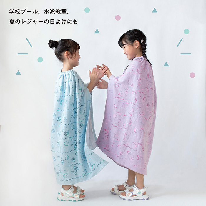 貝殻や珊瑚などを散りばめた定番のマリン柄